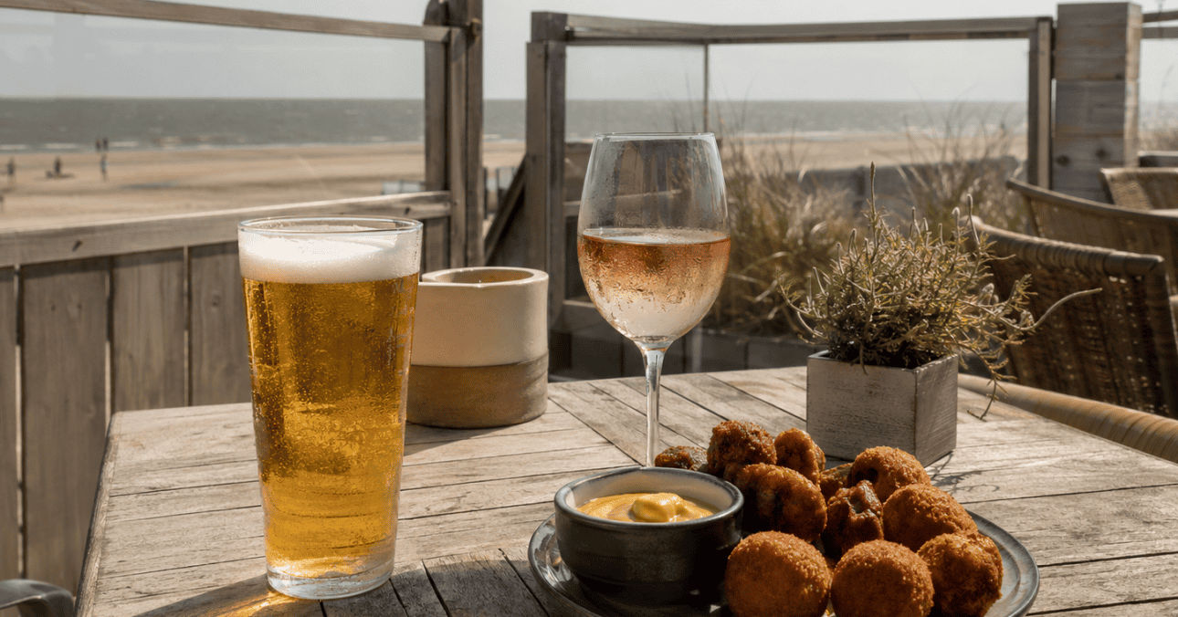 Beach bar prices vary sharply across South Holland in 2026, with beer from €3.20 to €5 and a Hoek van Holland beer costing €4.50.